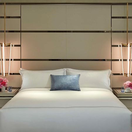 Crown Towers Sydney Hotel ภายนอก รูปภาพ A bedroom at The Ritz-Carlton, Dubai