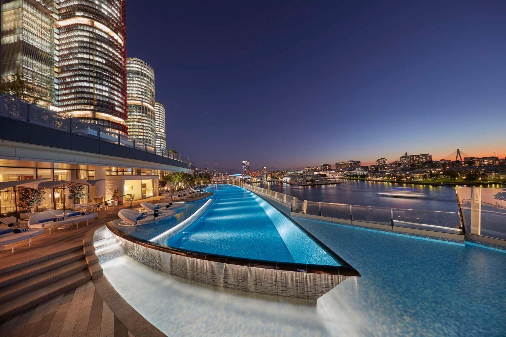Crown Towers Sydney Hotel ภายนอก รูปภาพ Infinity Pool at The Star Gold Coast